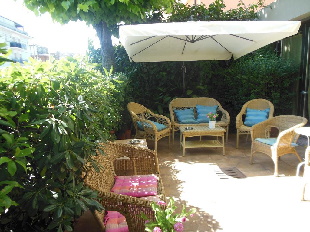 Hotel Edy Rimini Bagian luar foto
