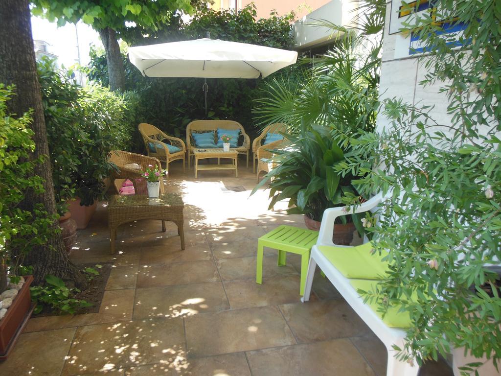 Hotel Edy Rimini Bagian luar foto
