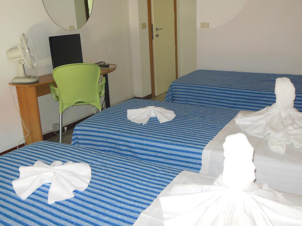 Hotel Edy Rimini Bagian luar foto