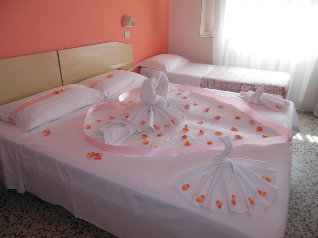 Hotel Edy Rimini Bagian luar foto