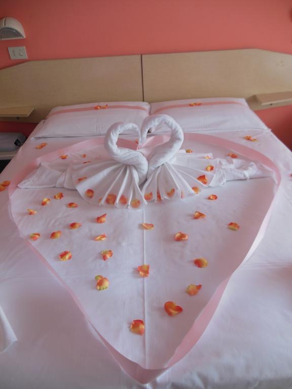 Hotel Edy Rimini Bagian luar foto