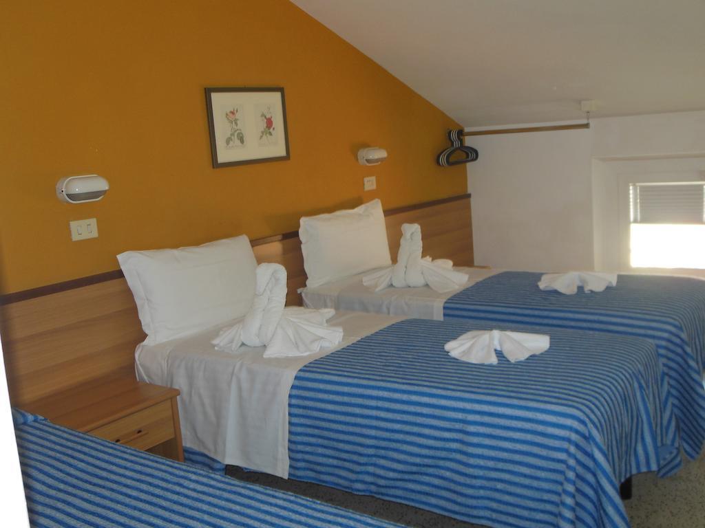 Hotel Edy Rimini Bagian luar foto