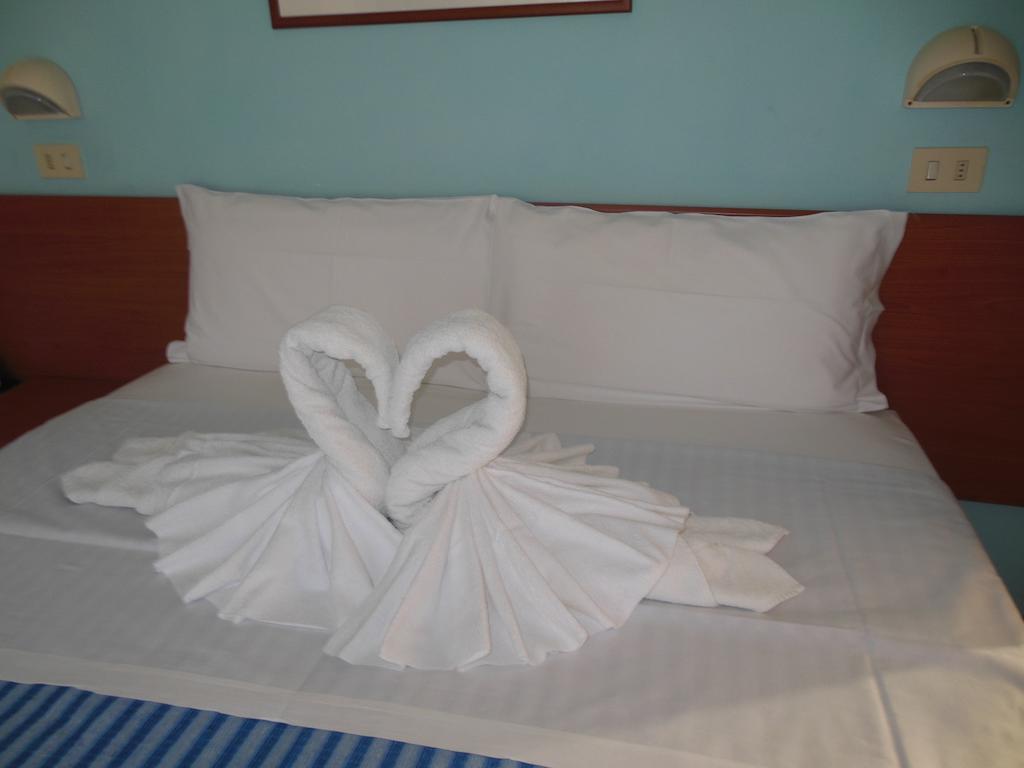 Hotel Edy Rimini Bagian luar foto