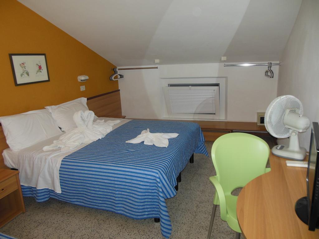 Hotel Edy Rimini Bagian luar foto