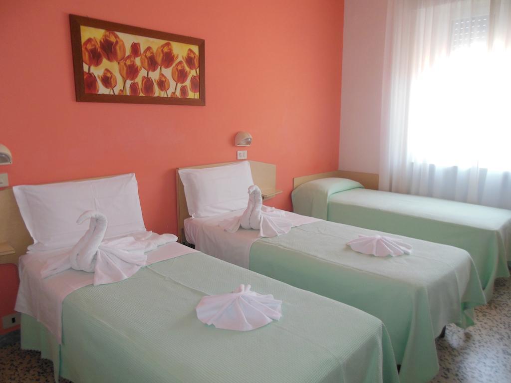 Hotel Edy Rimini Bagian luar foto