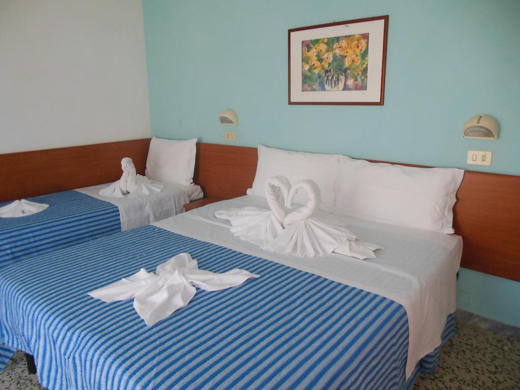 Hotel Edy Rimini Bagian luar foto