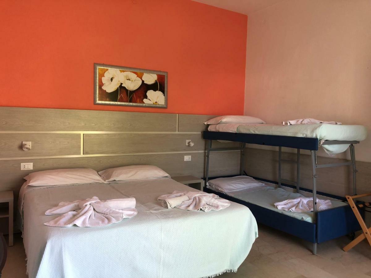 Hotel Edy Rimini Bagian luar foto