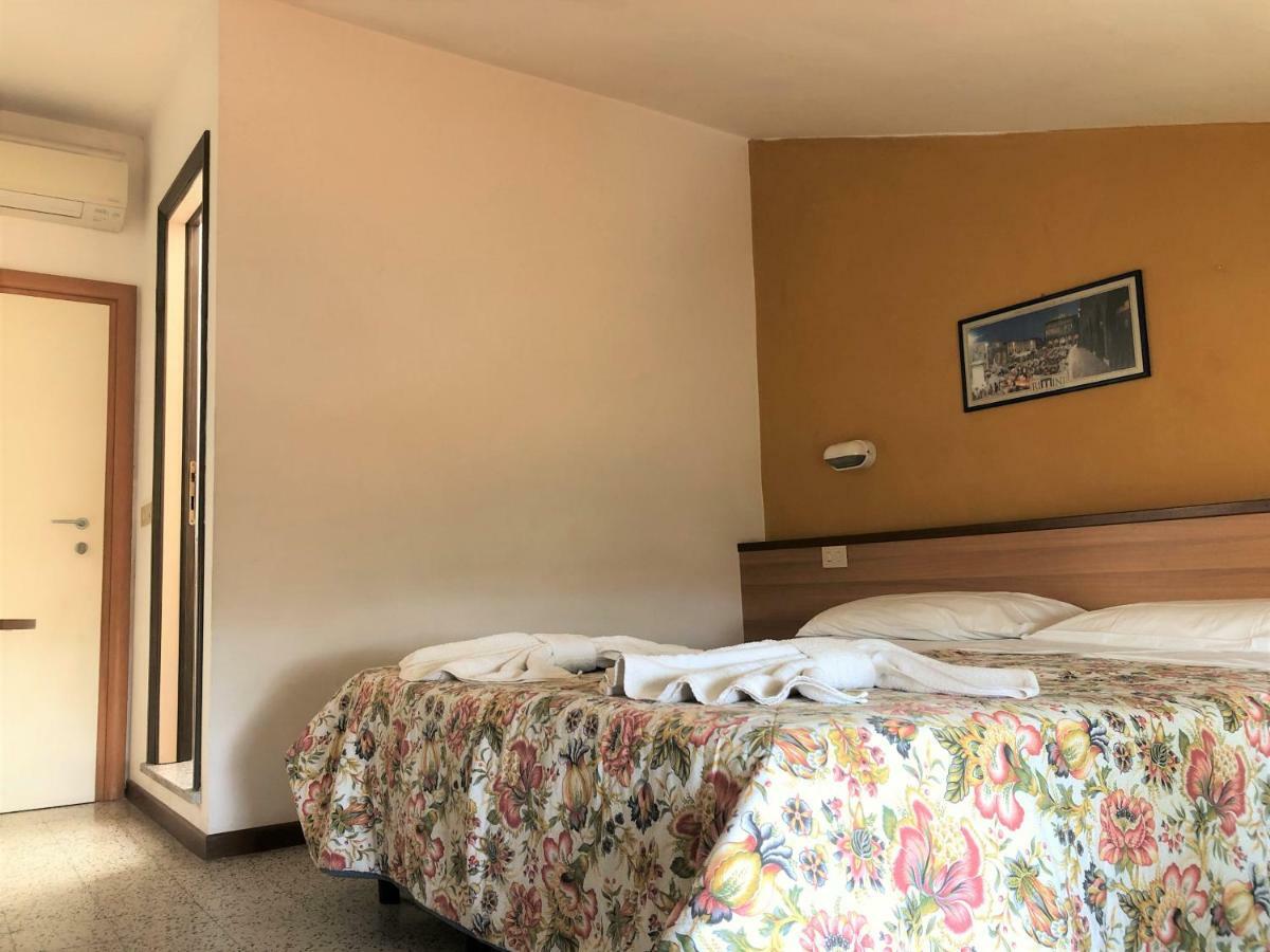 Hotel Edy Rimini Bagian luar foto