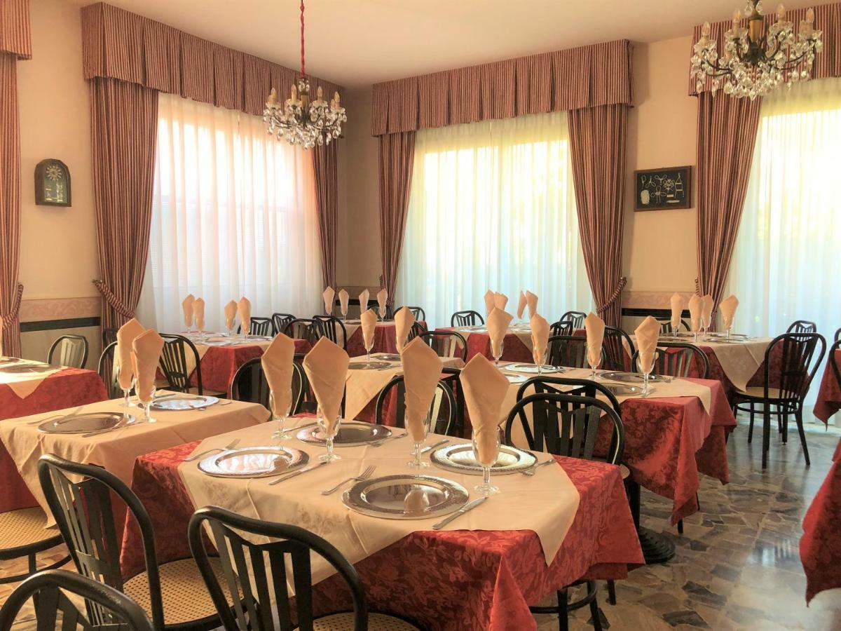 Hotel Edy Rimini Bagian luar foto