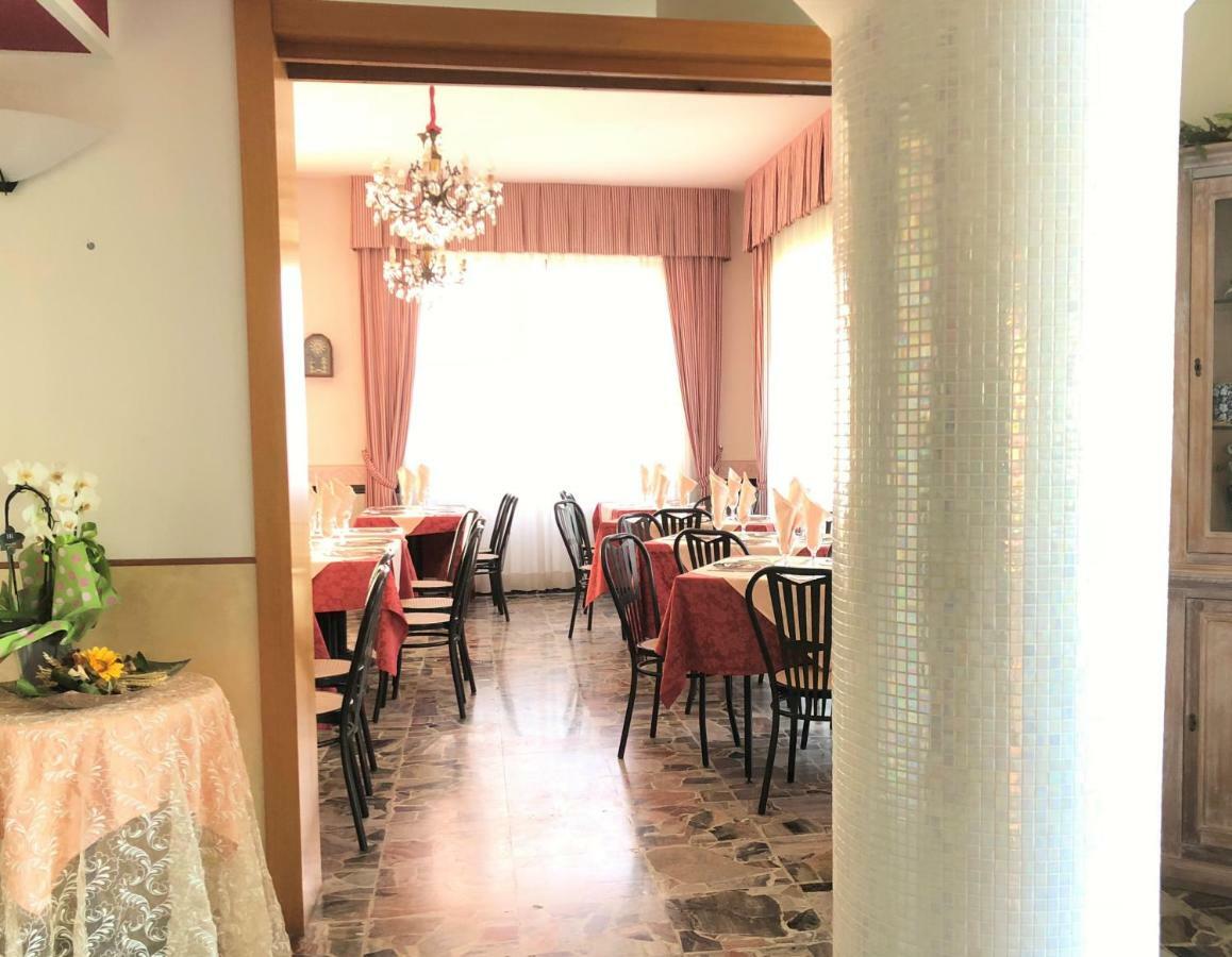 Hotel Edy Rimini Bagian luar foto
