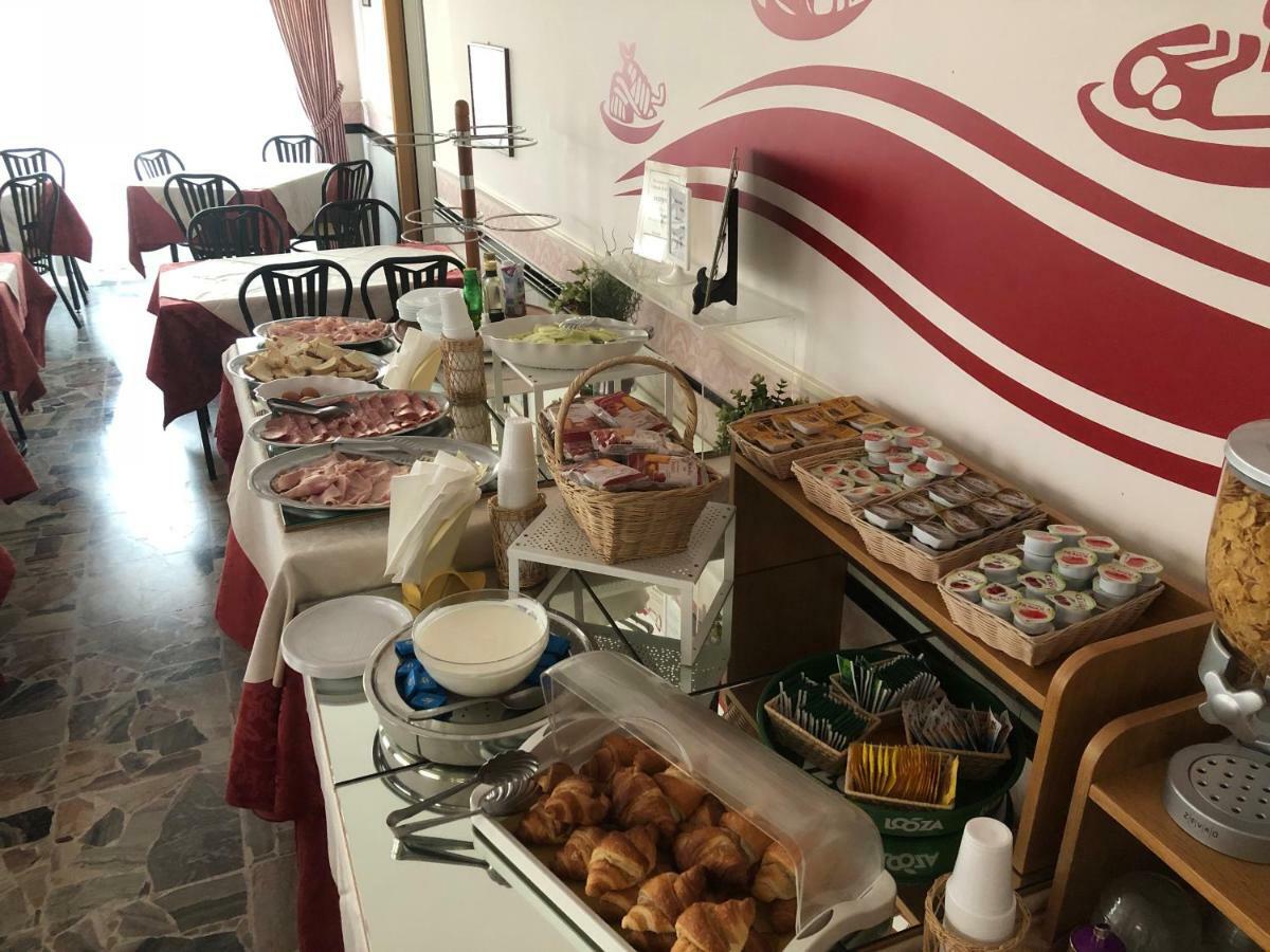 Hotel Edy Rimini Bagian luar foto