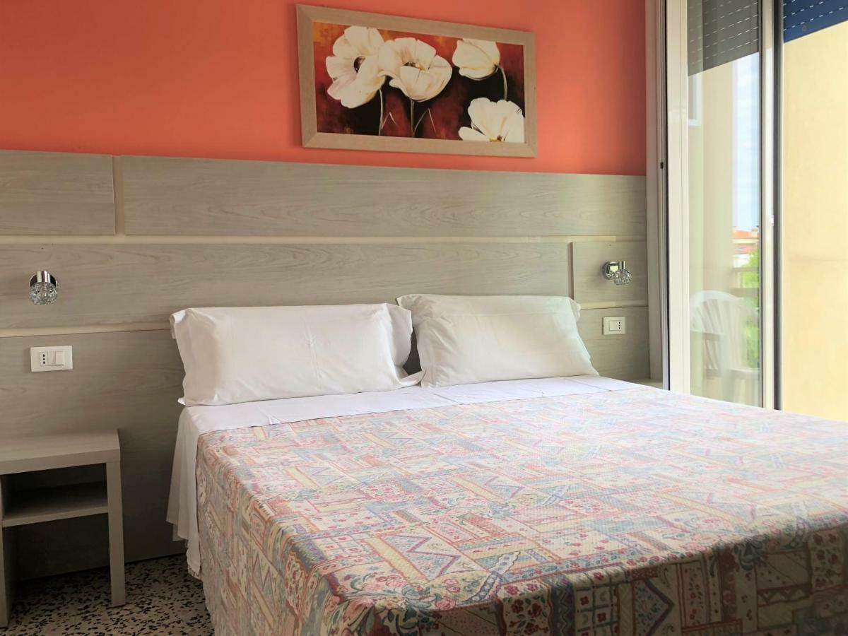 Hotel Edy Rimini Bagian luar foto