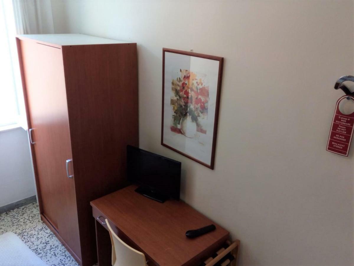 Hotel Edy Rimini Bagian luar foto