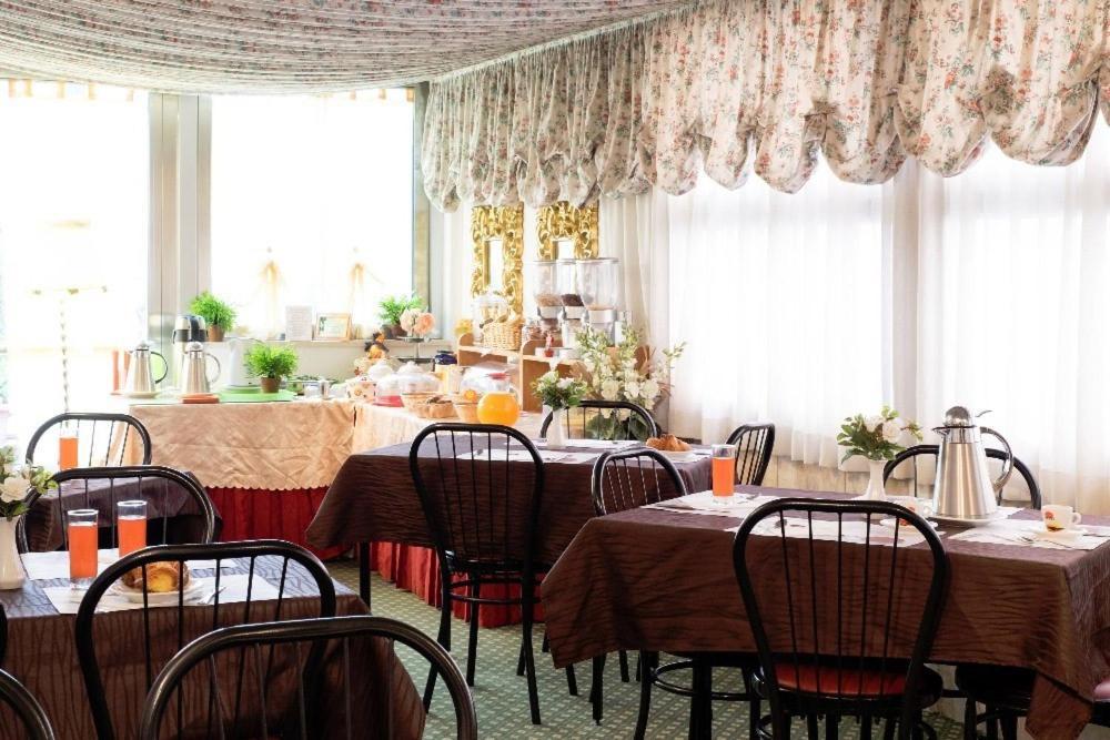 Hotel Edy Rimini Bagian luar foto