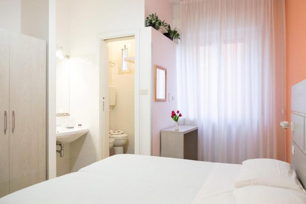 Hotel Edy Rimini Bagian luar foto