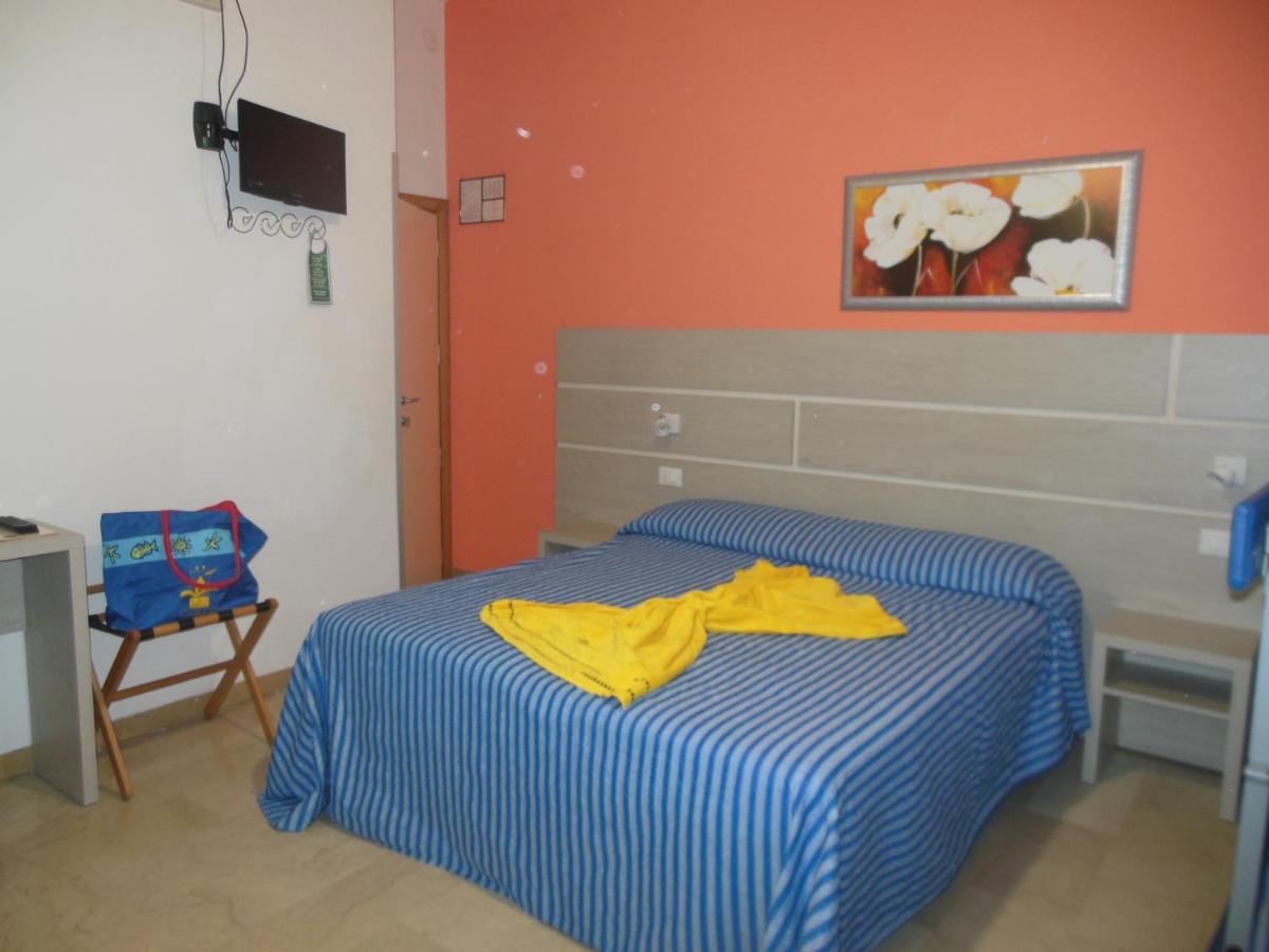 Hotel Edy Rimini Bagian luar foto