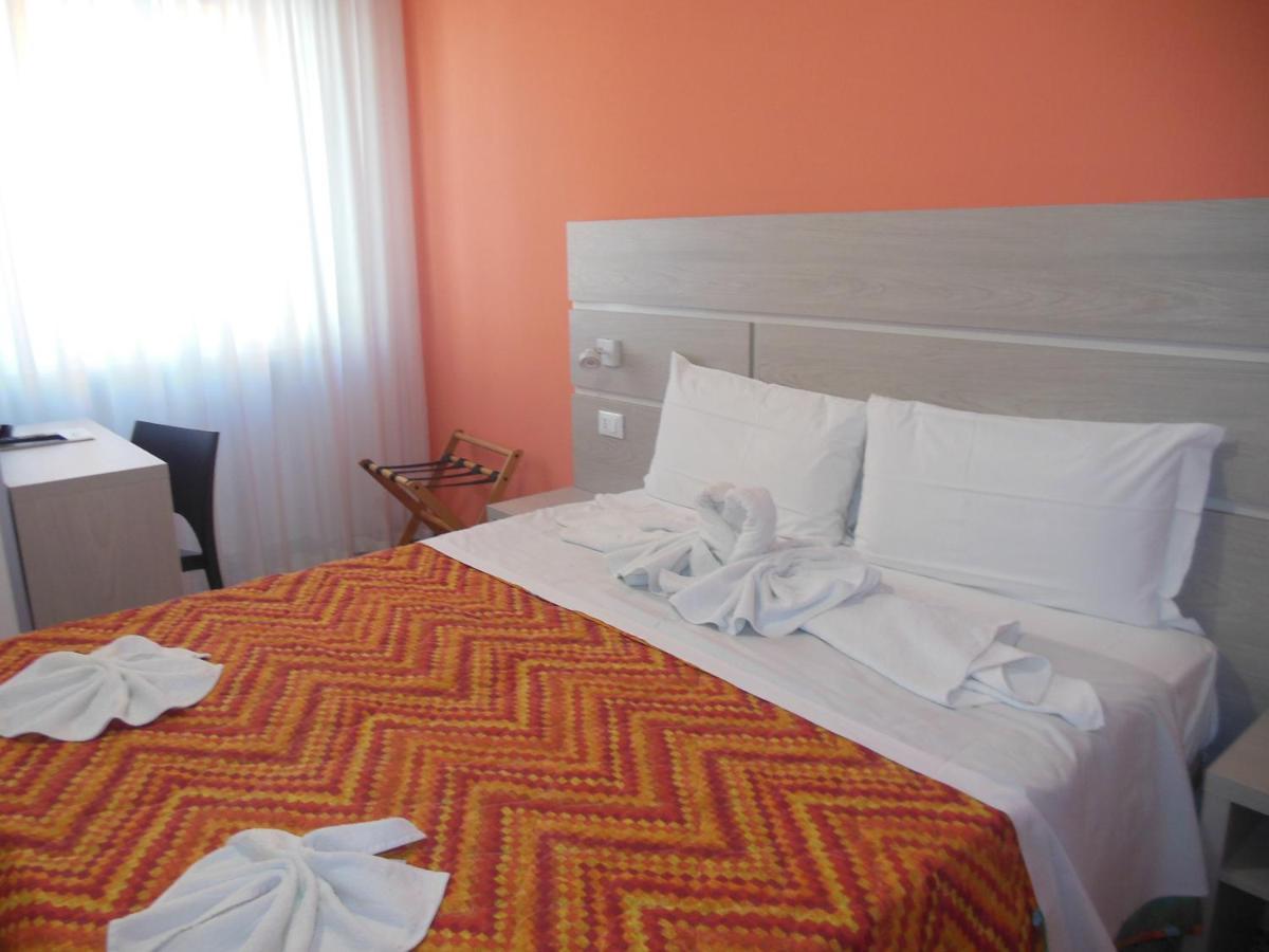 Hotel Edy Rimini Bagian luar foto