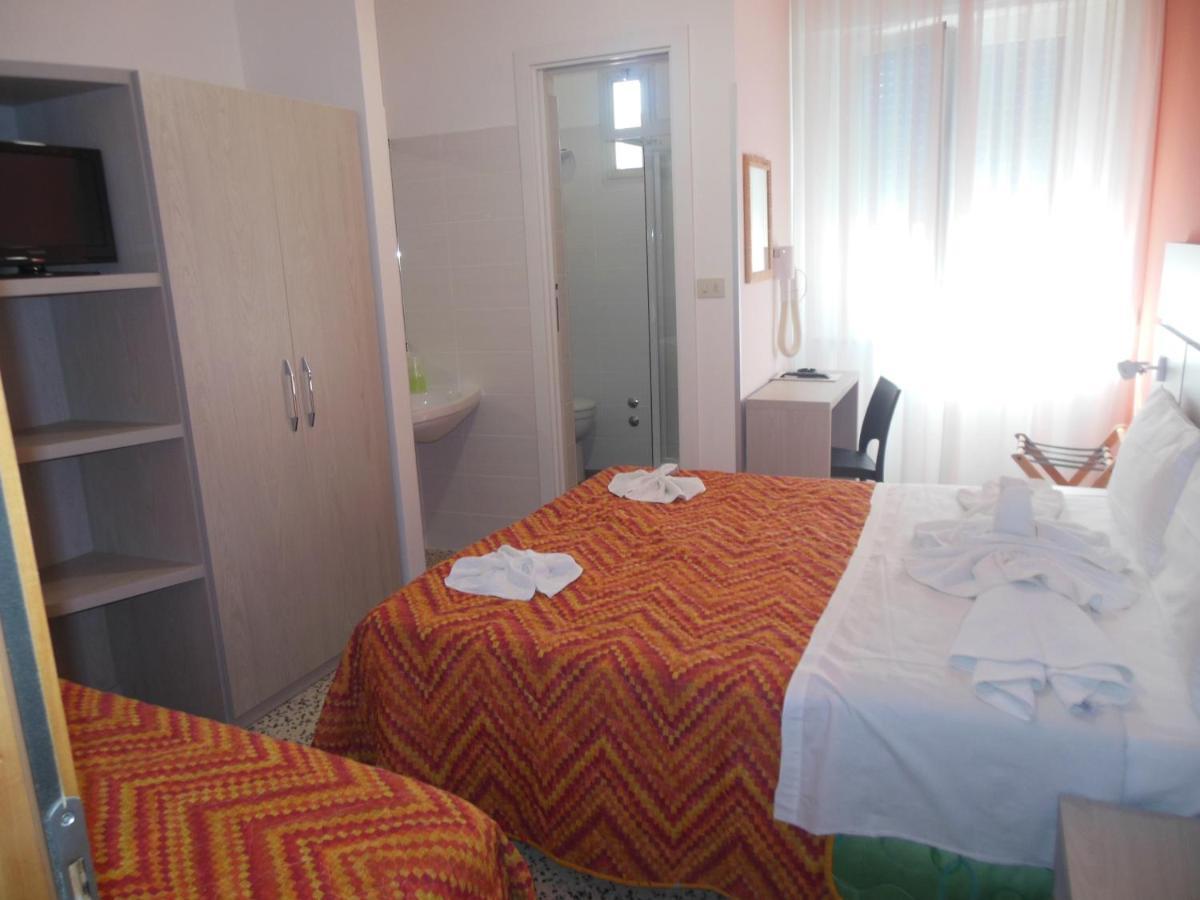 Hotel Edy Rimini Bagian luar foto