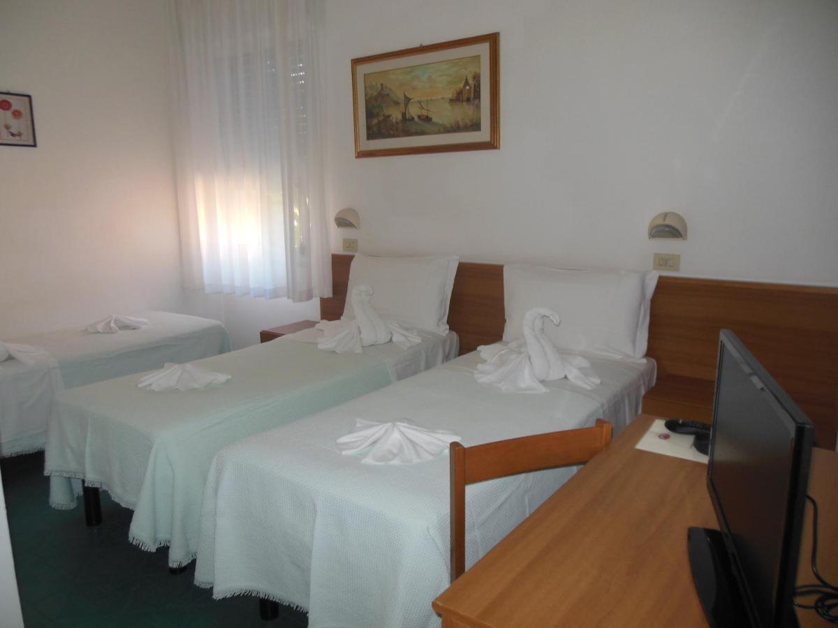 Hotel Edy Rimini Bagian luar foto