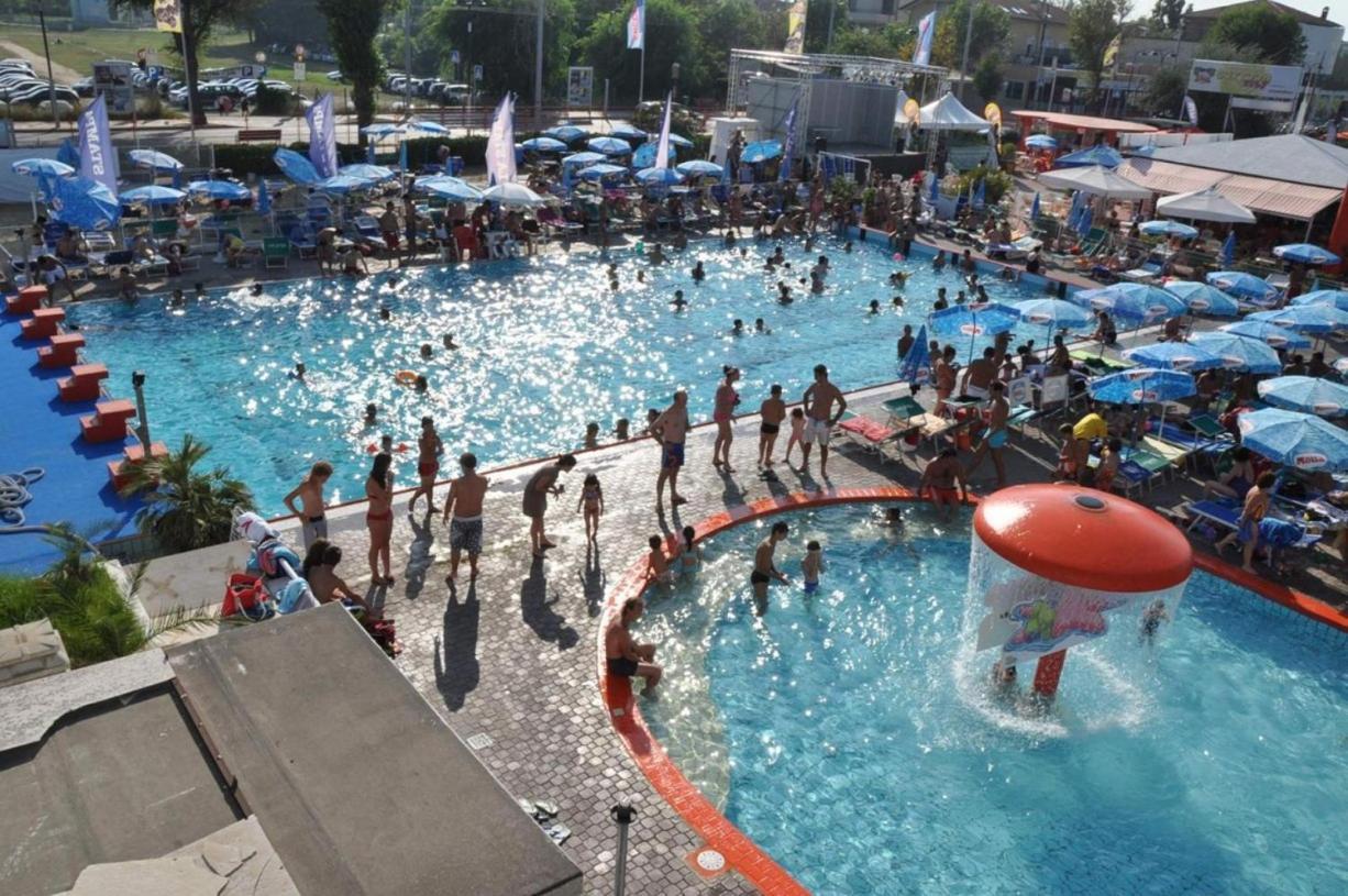 Hotel Edy Rimini Bagian luar foto