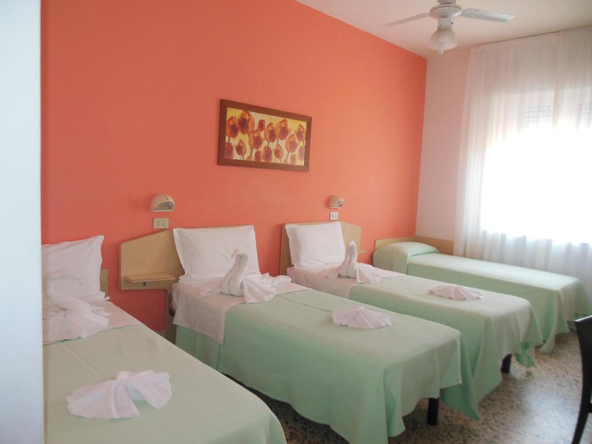 Hotel Edy Rimini Bagian luar foto
