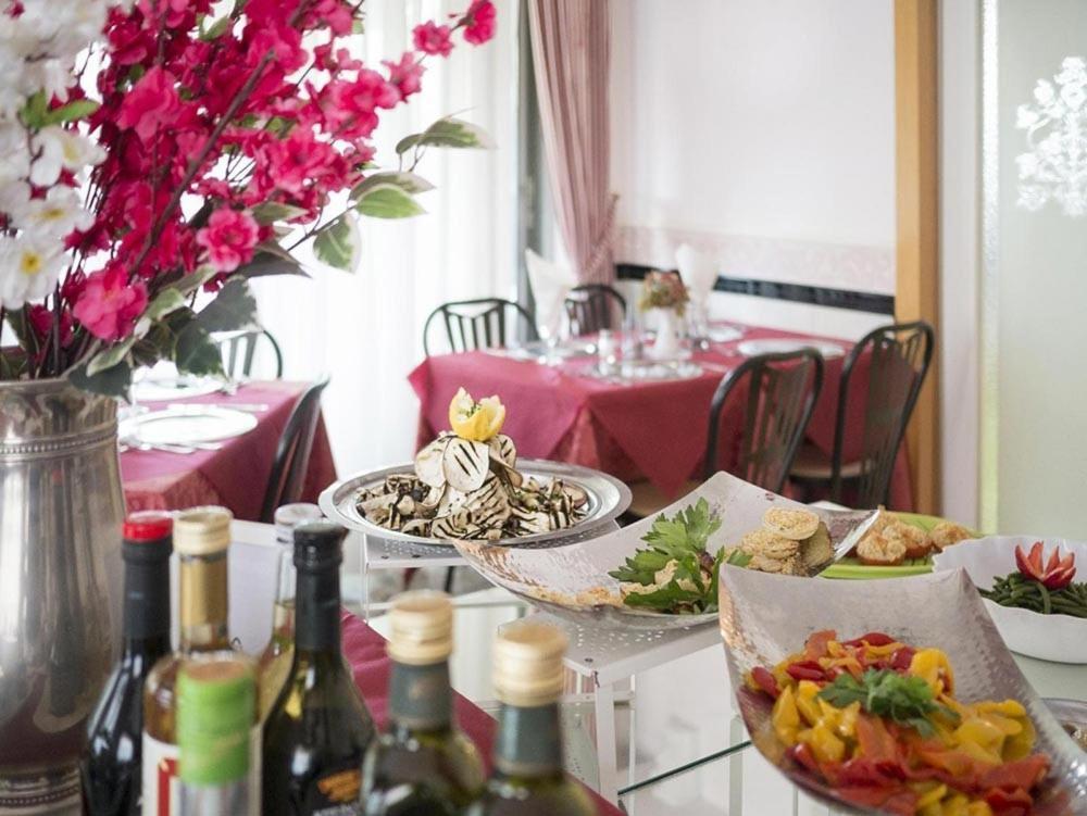 Hotel Edy Rimini Bagian luar foto